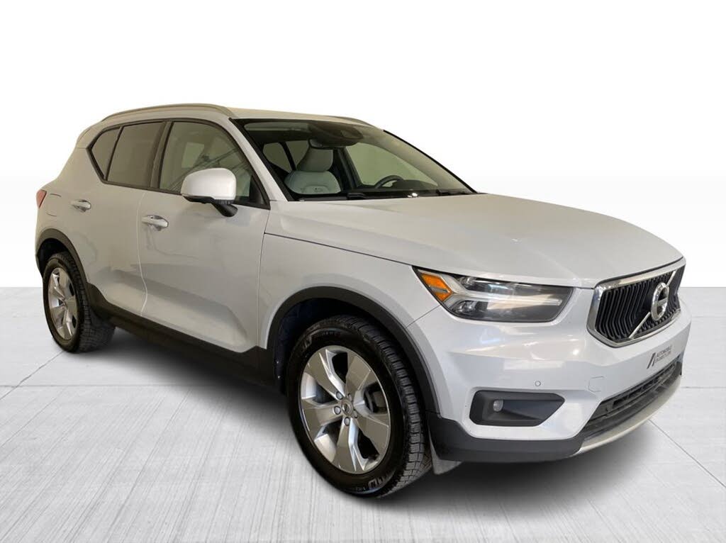 2022 Volvo XC40 T5 Momentum AWD