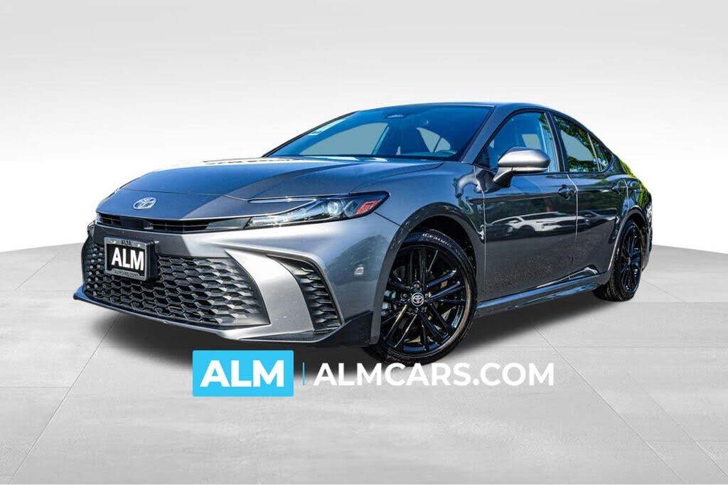 2025 Toyota Camry SE FWD