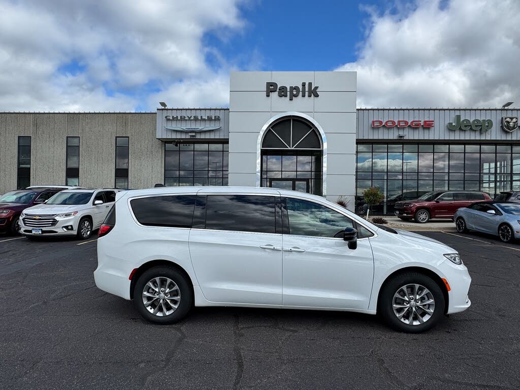2026 Chrysler Pacifica Select AWD