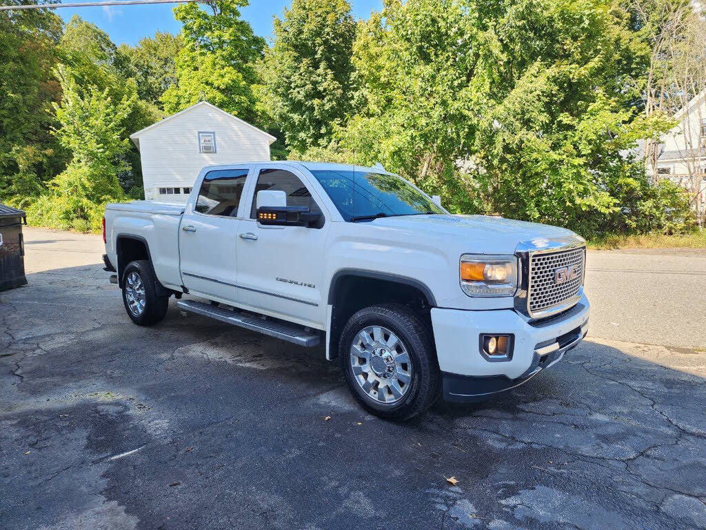 2015 GMC Sierra 2500HD Denali Crew Cab SB 4WD