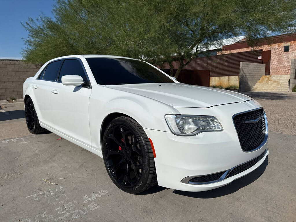 2018 Chrysler 300 Touring L RWD
