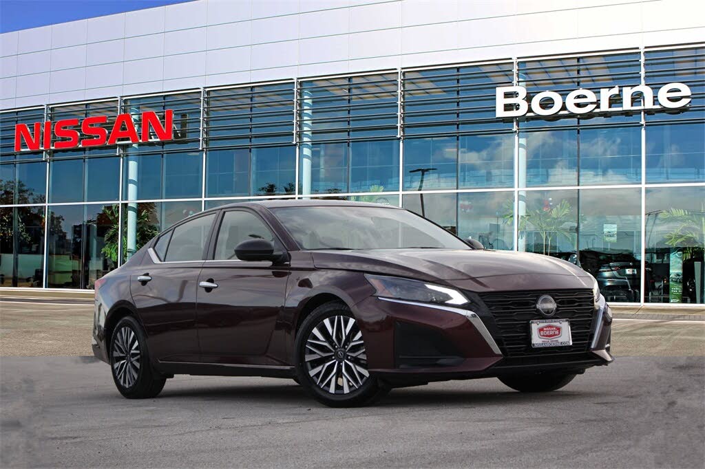 2024 Nissan Altima 2.5 SV FWD