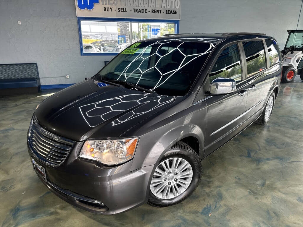 2015 Chrysler Town & Country Touring-L FWD