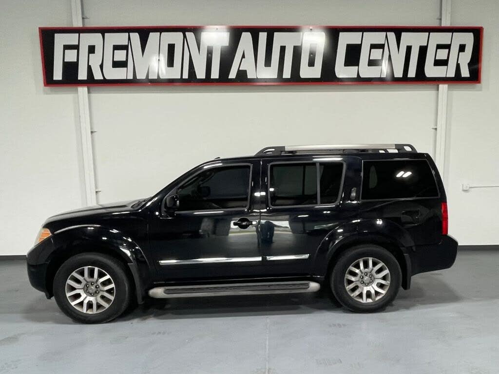 2011 Nissan Pathfinder LE V6 4WD