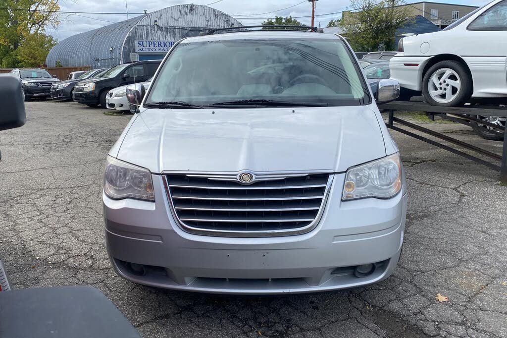 2008 Chrysler Town & Country Touring FWD