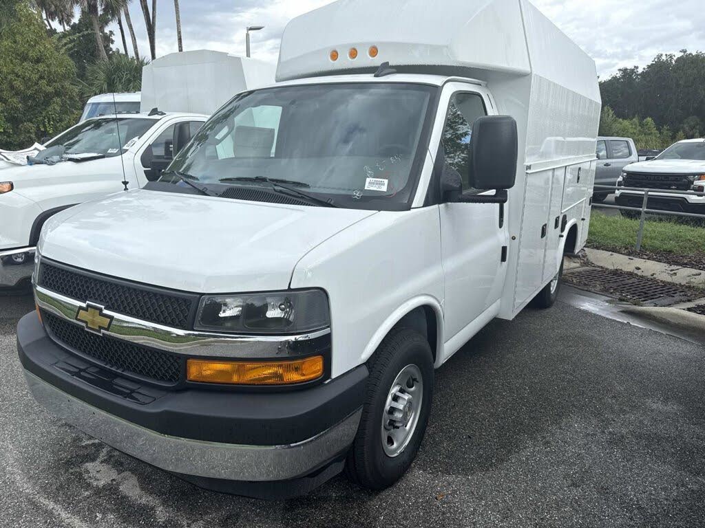 2025 Chevrolet Express Chassis 3500 Cutaway 139