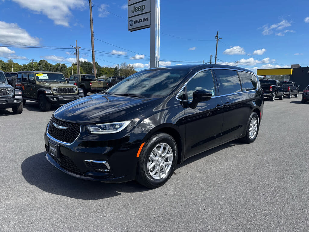 2026 Chrysler Pacifica Select FWD