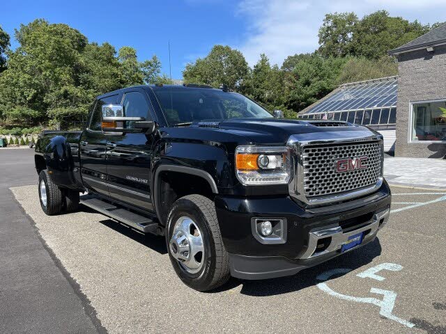 2017 GMC Sierra 3500HD Denali Crew Cab LB DRW 4WD