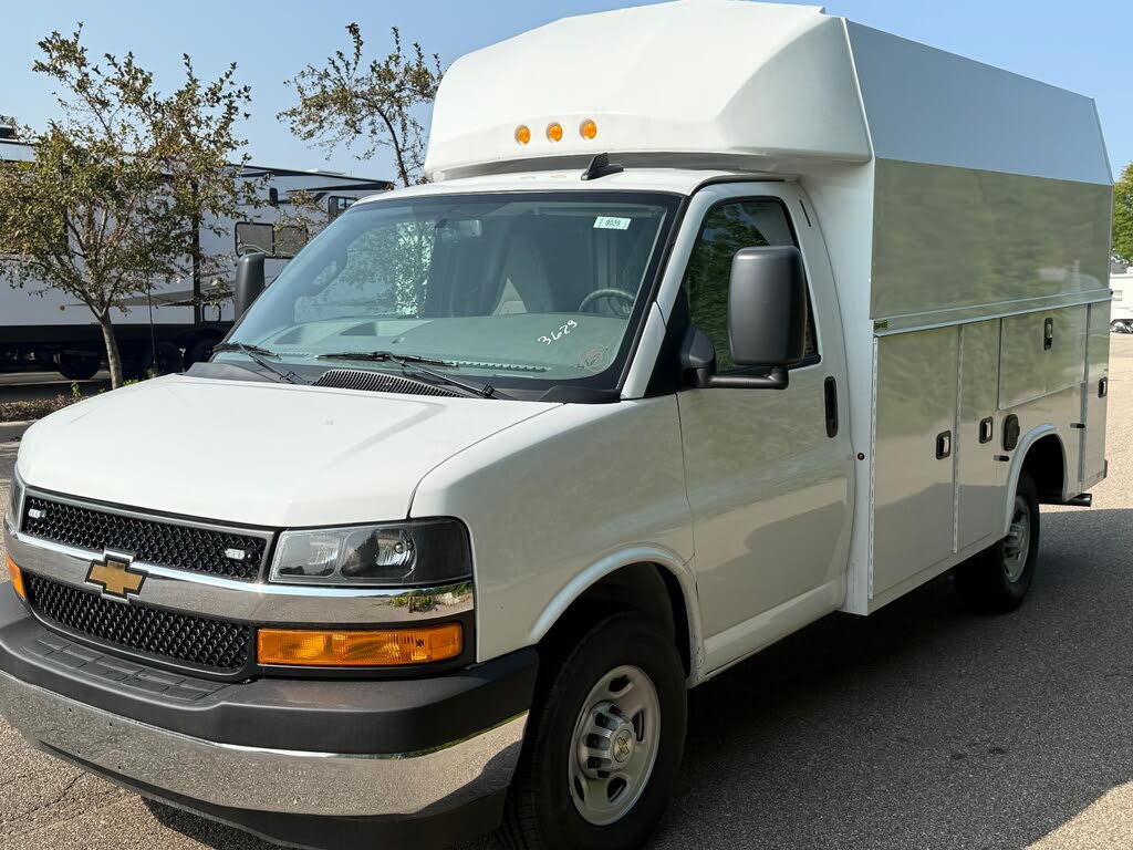 2025 Chevrolet Express Chassis 3500 Cutaway 139
