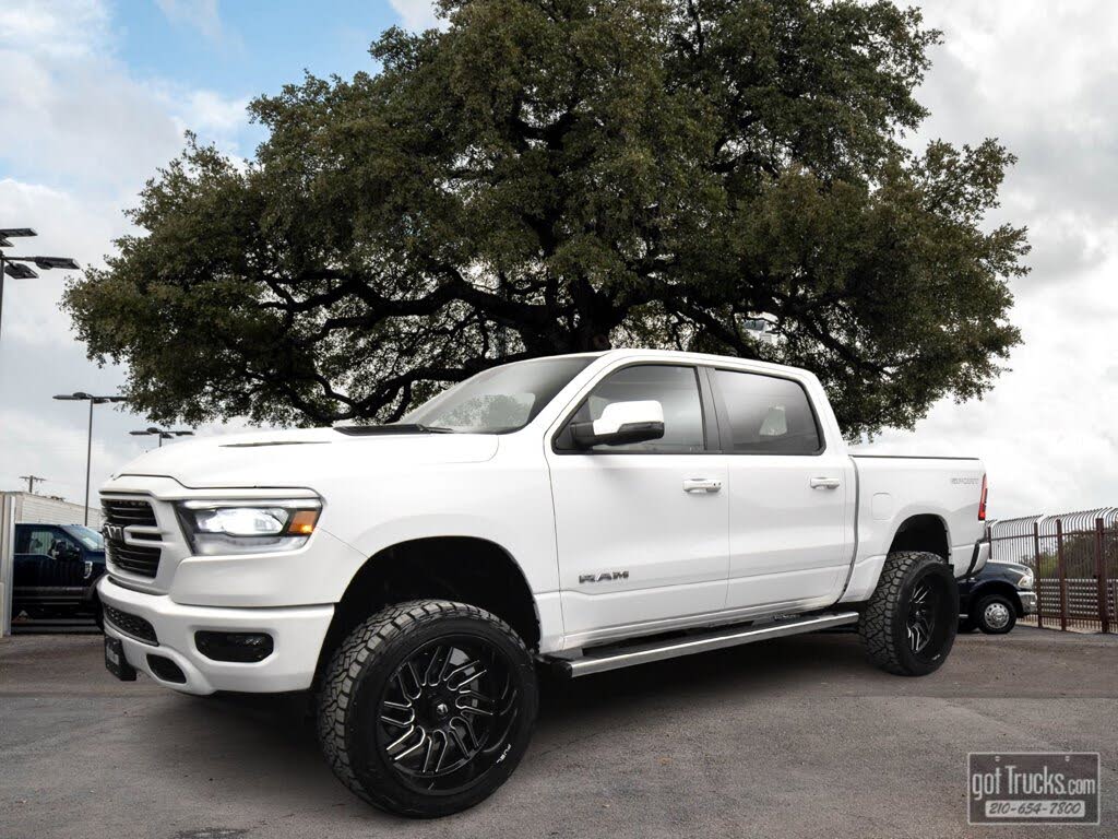 2023 RAM 1500 Laramie Crew Cab 4WD