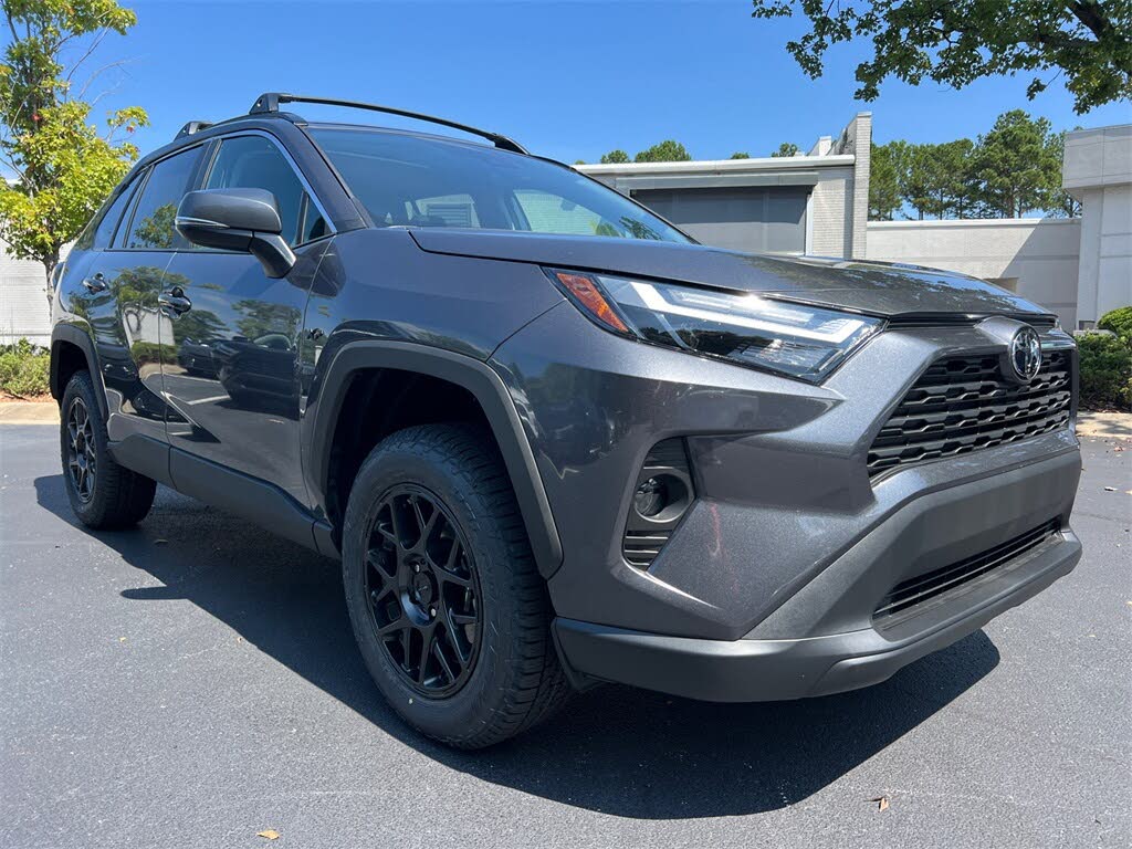 2025 Toyota RAV4 XLE FWD