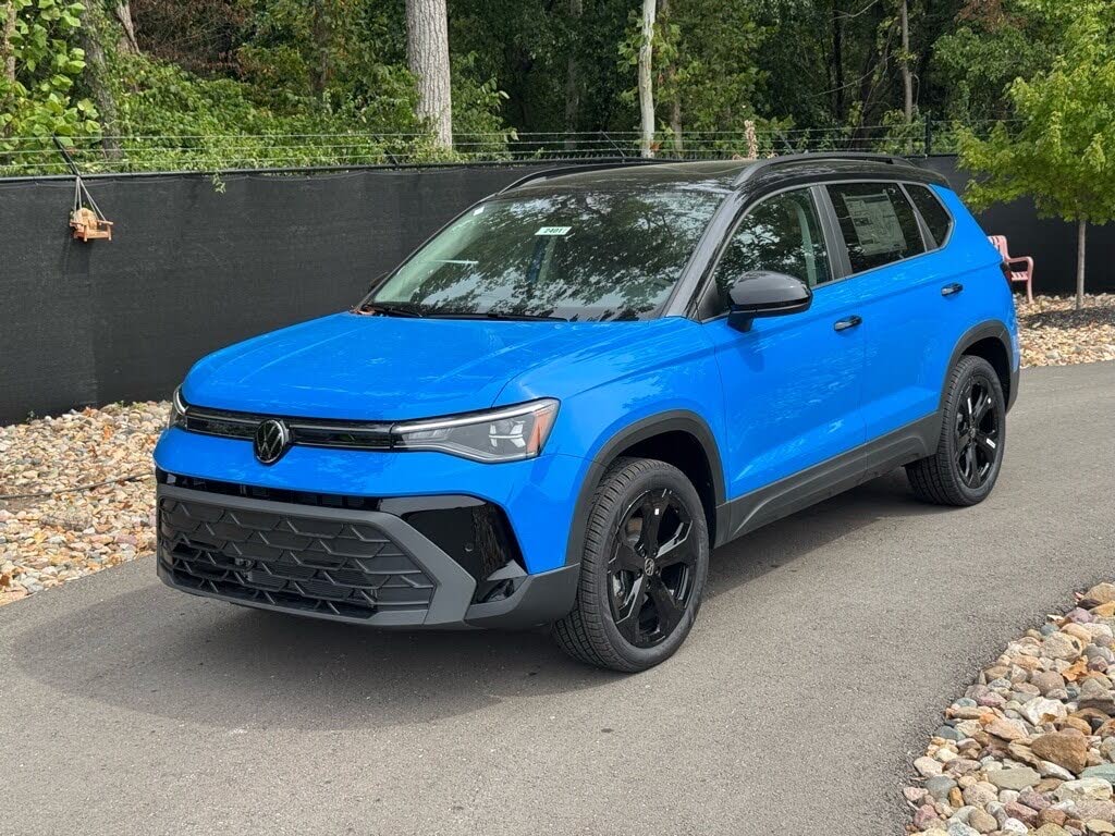 2025 Volkswagen Taos SE Black 4Motion