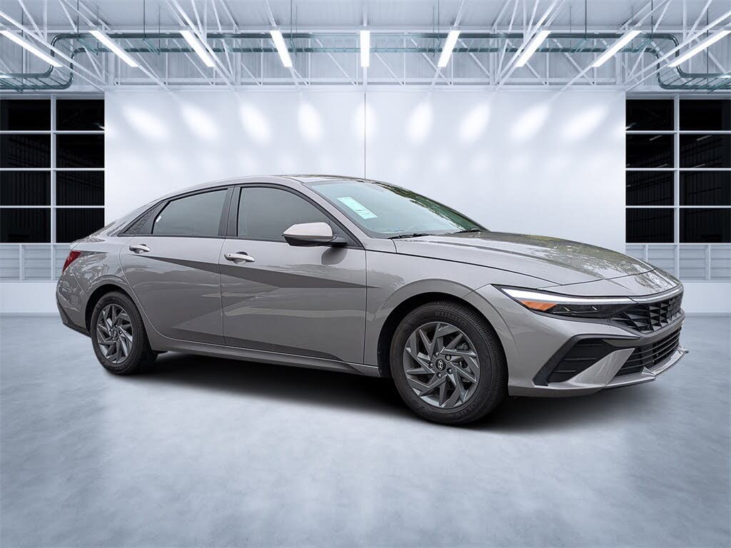 2024 Hyundai Elantra SEL FWD