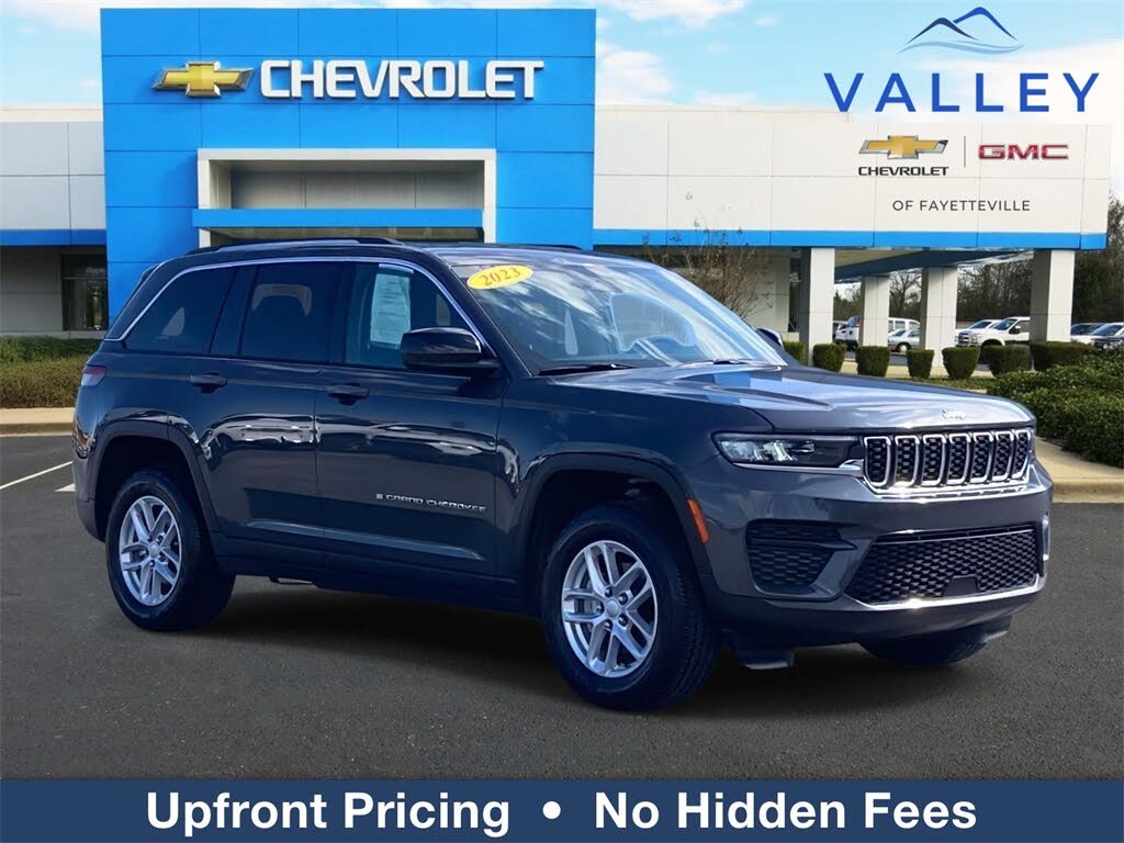 2023 Jeep Grand Cherokee Laredo RWD