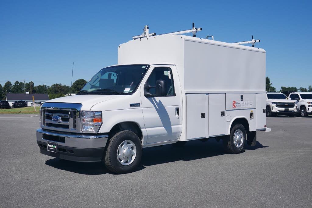 2025 Ford E-Series Chassis E-350 SD Cutaway SB DRW RWD