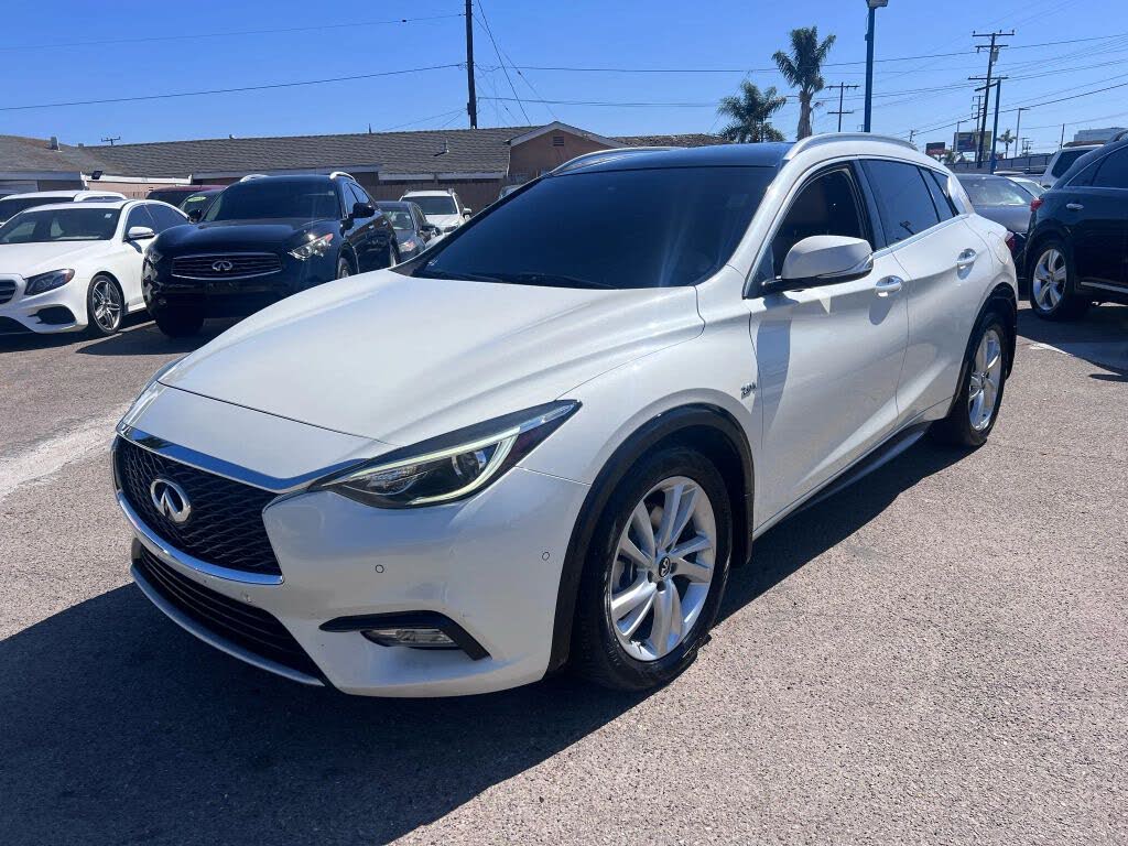 2018 INFINITI QX30 Premium FWD