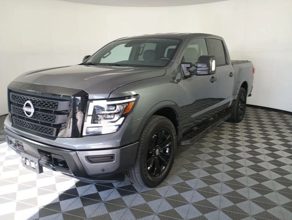2023 Nissan Titan SV Crew Cab 4WD