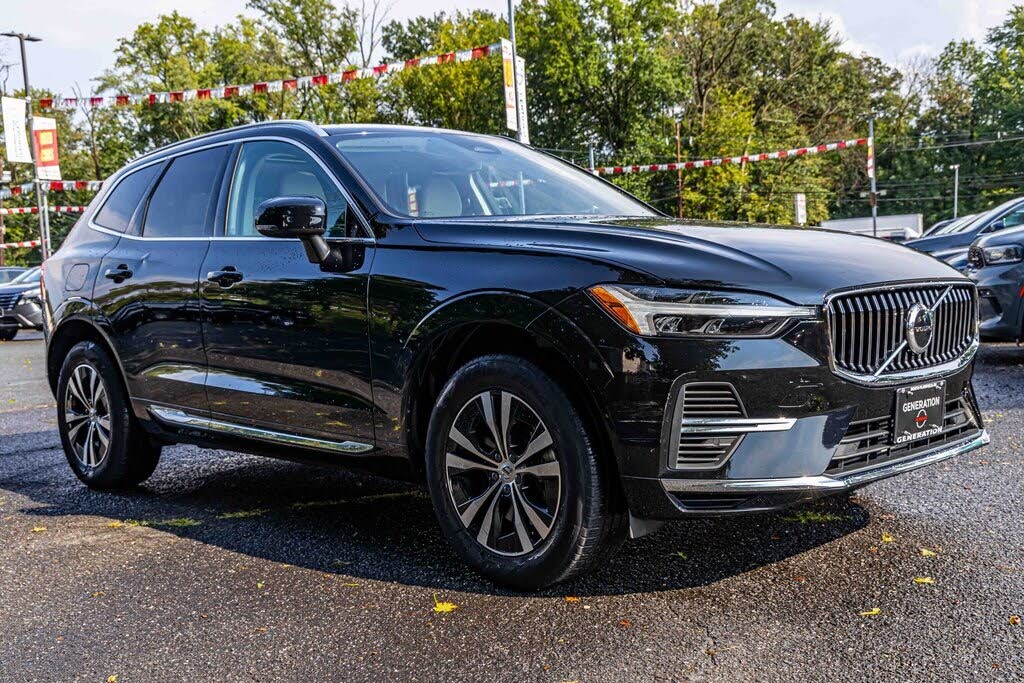 2023 Volvo XC60 Recharge T8 Core Bright Theme eAWD