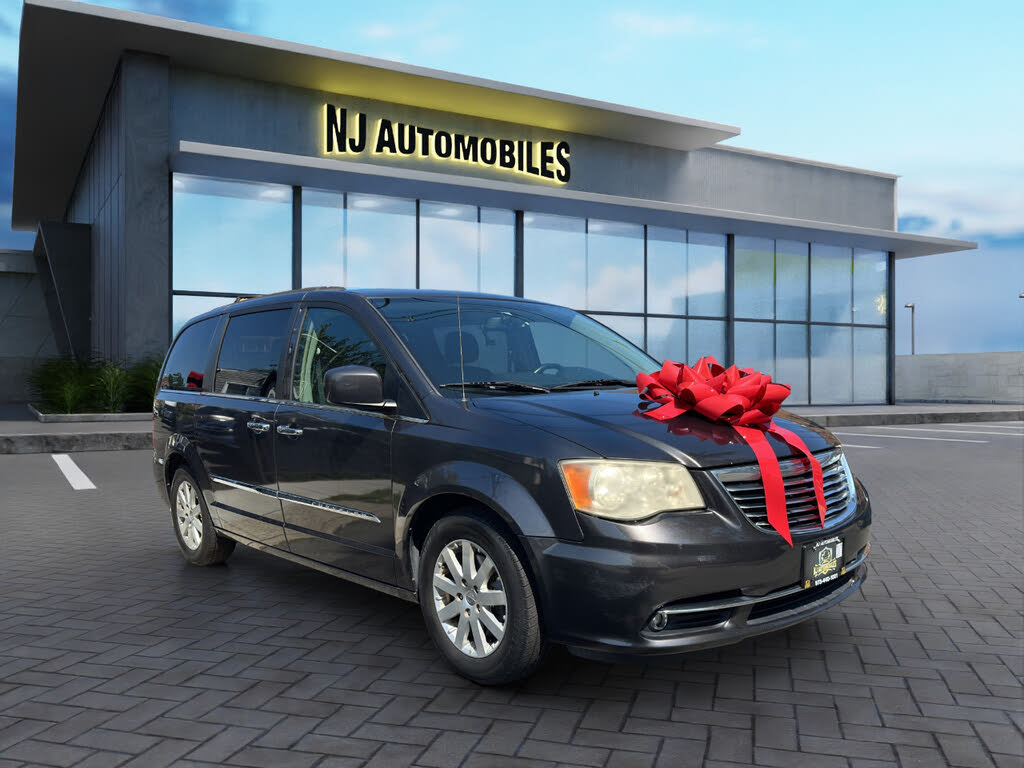 2016 Chrysler Town & Country Touring FWD
