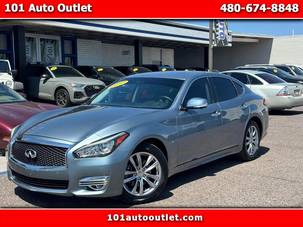 2017 INFINITI Q70 3.7 RWD