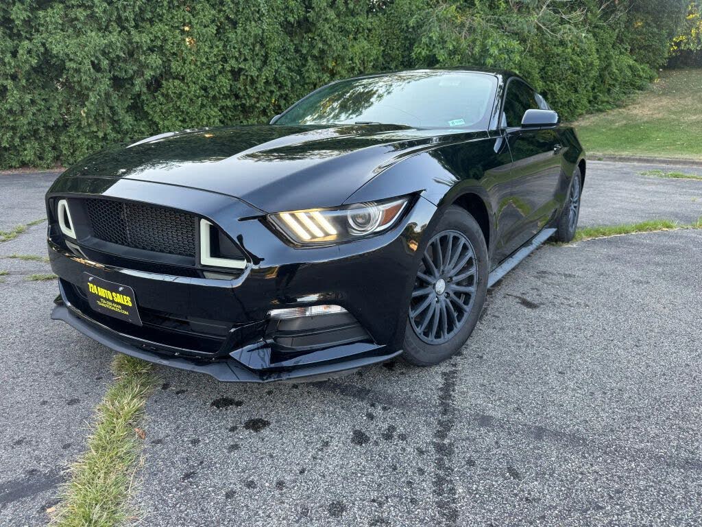 2017 Ford Mustang V6 Coupe RWD