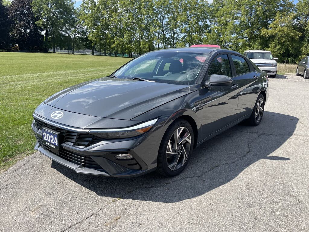 Hyundai Elantra Luxury FWD 2024