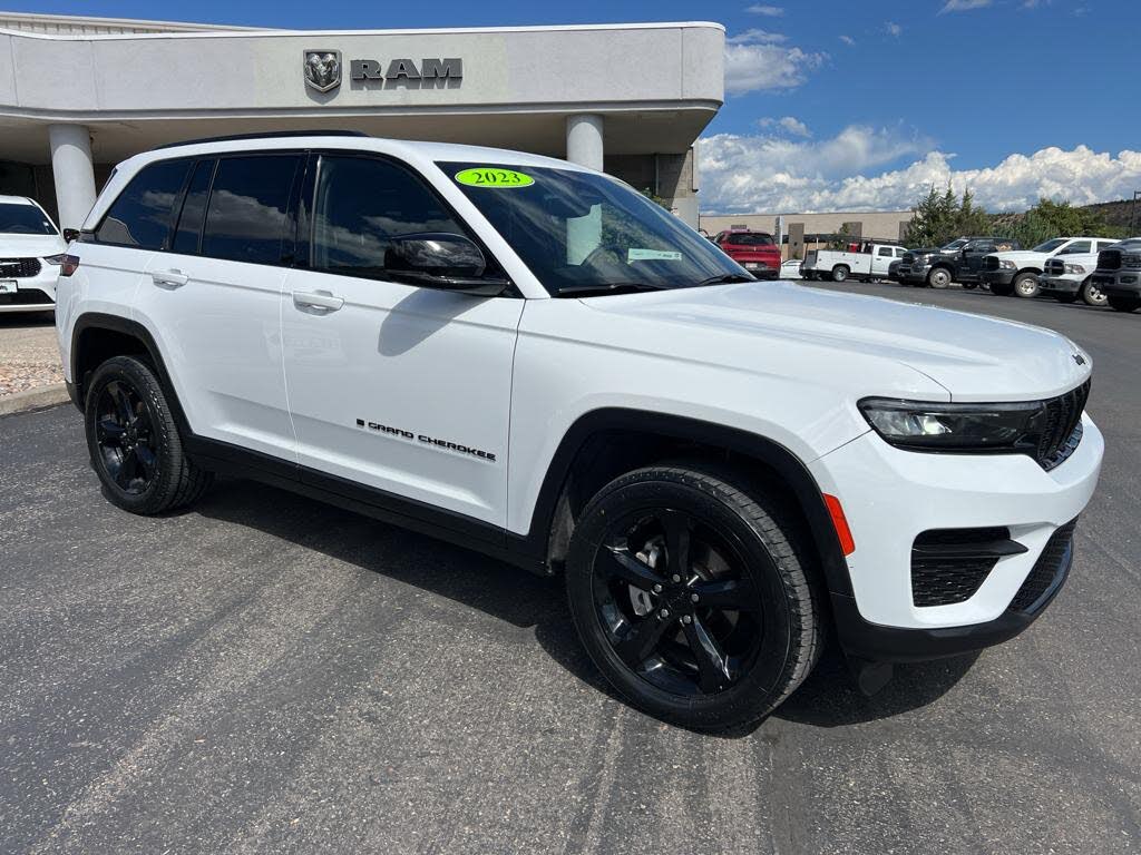 2023 Jeep Grand Cherokee Altitude 4WD