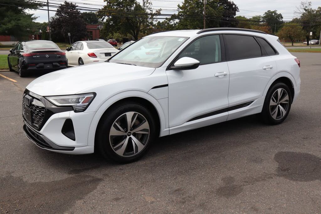 2024 Audi Q8 e-tron quattro Premium AWD