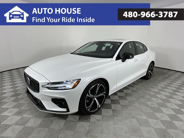 2024 Volvo S60 B5 Plus Dark Theme FWD