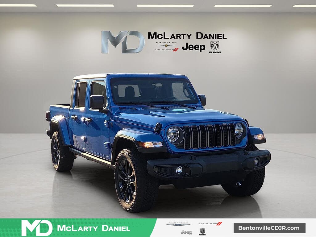 2025 Jeep Gladiator NightHawk Crew Cab 4WD