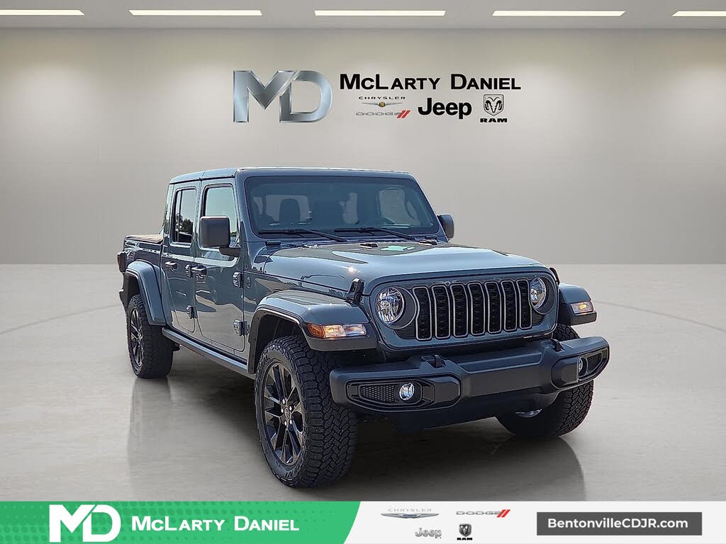 2025 Jeep Gladiator NightHawk Crew Cab 4WD