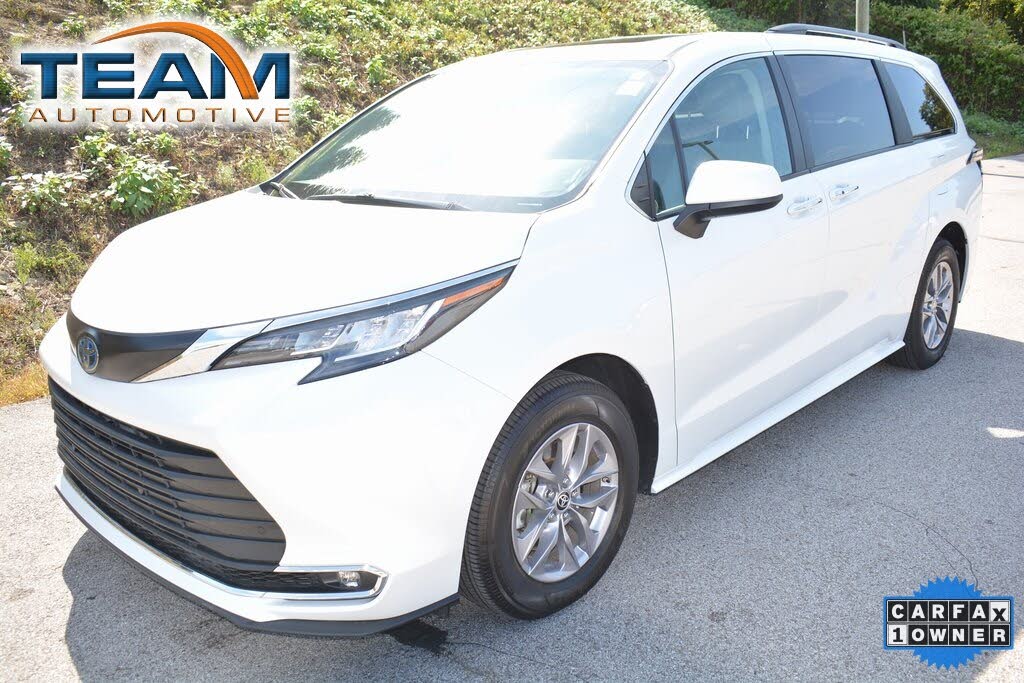 2022 Toyota Sienna XLE 7-Passenger FWD