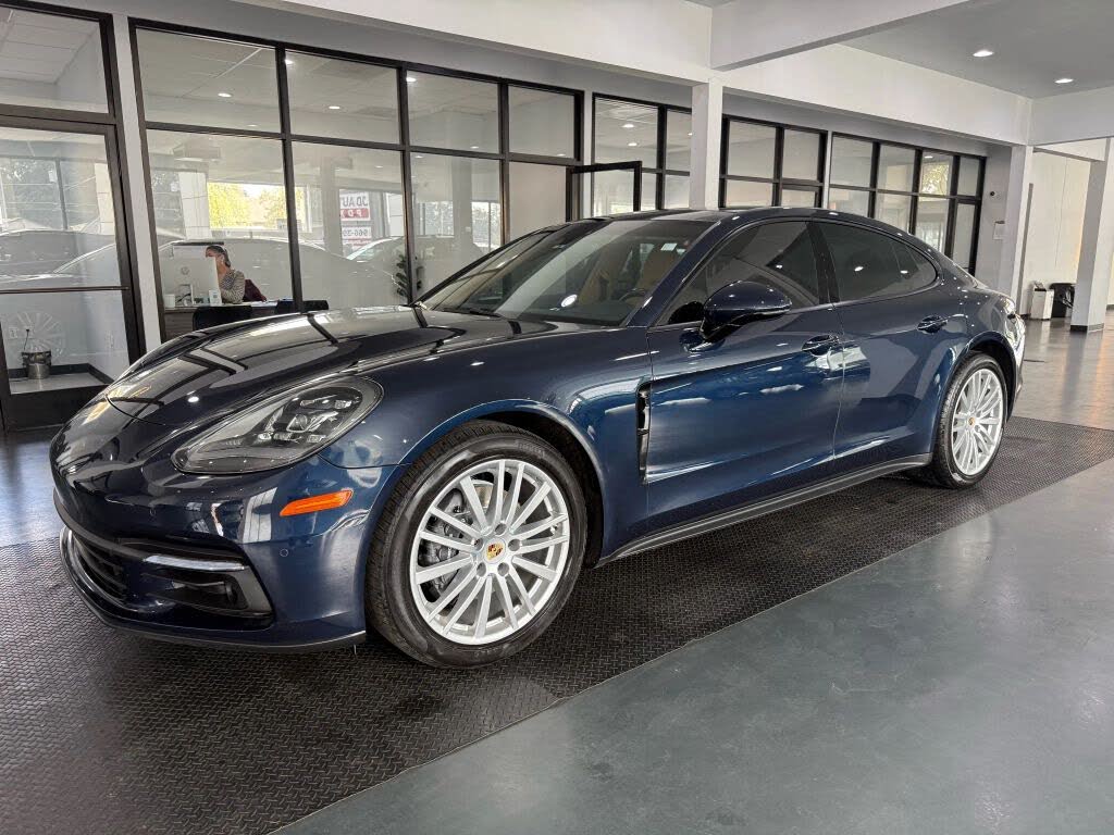 2017 Porsche Panamera Sedan