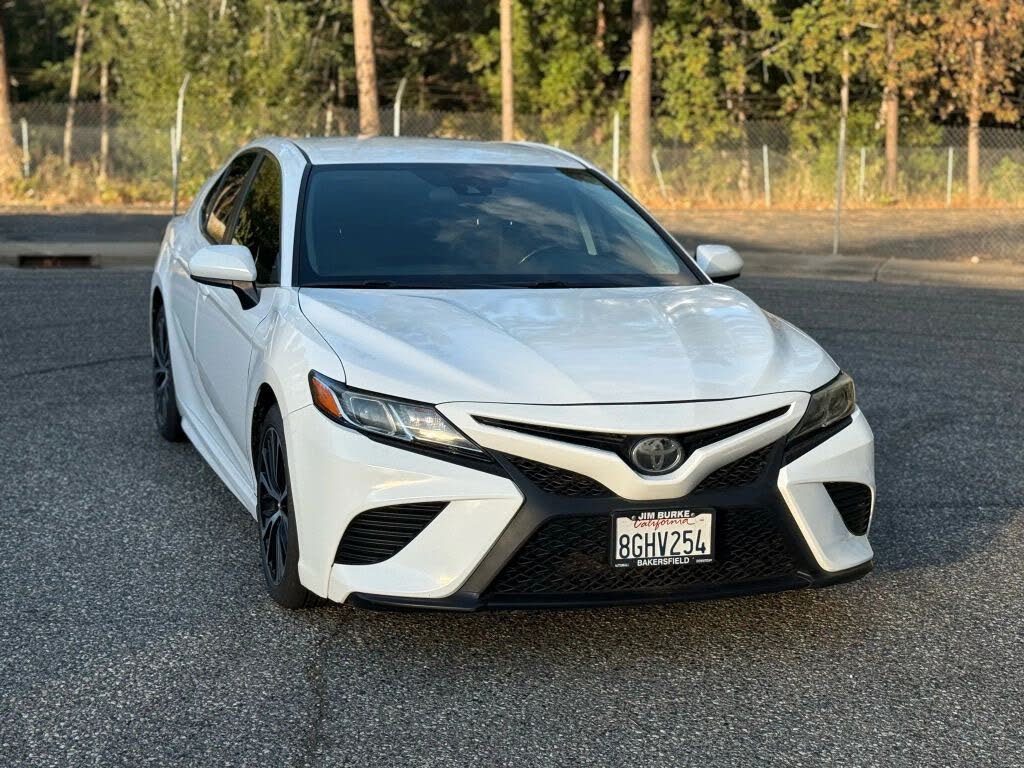 2019 Toyota Camry SE FWD