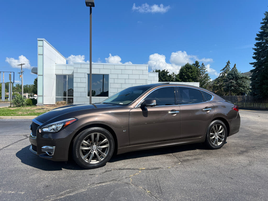 2019 INFINITI Q70 3.7 Luxe RWD