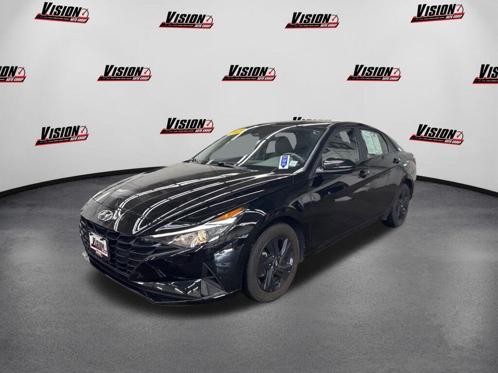 2022 Hyundai Elantra SEL FWD