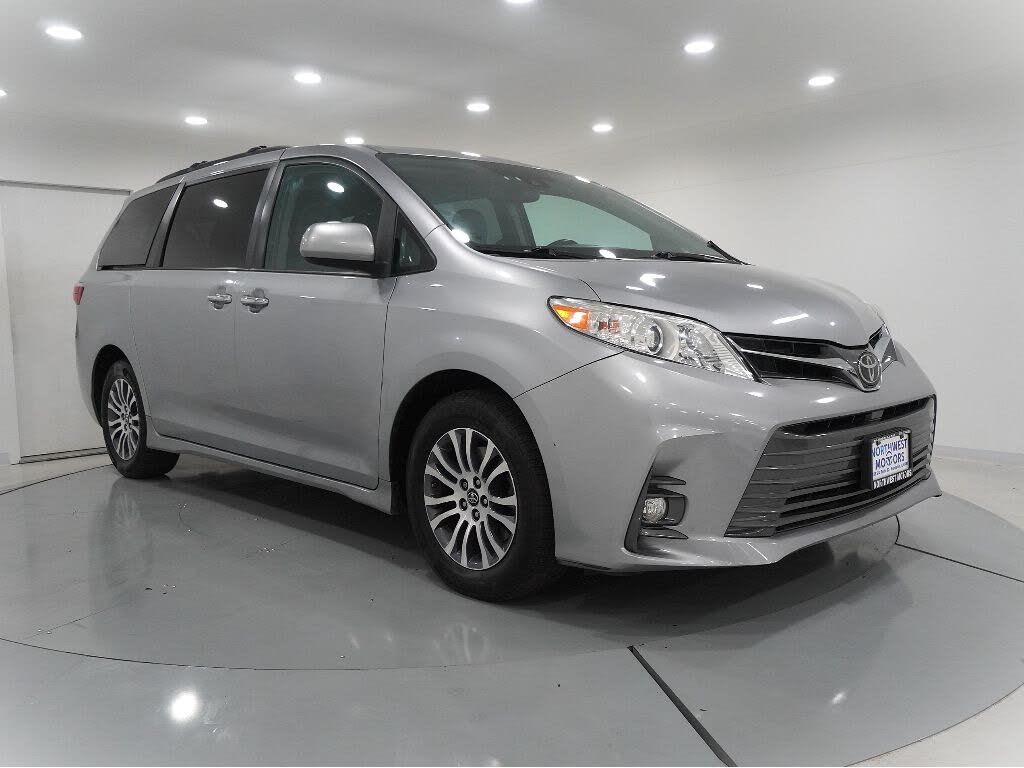 2018 Toyota Sienna XLE 7-Passenger FWD with Auto-Access Seat