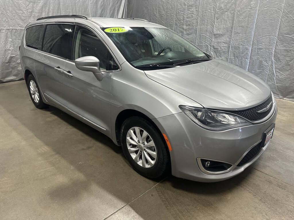 2017 Chrysler Pacifica Touring L FWD