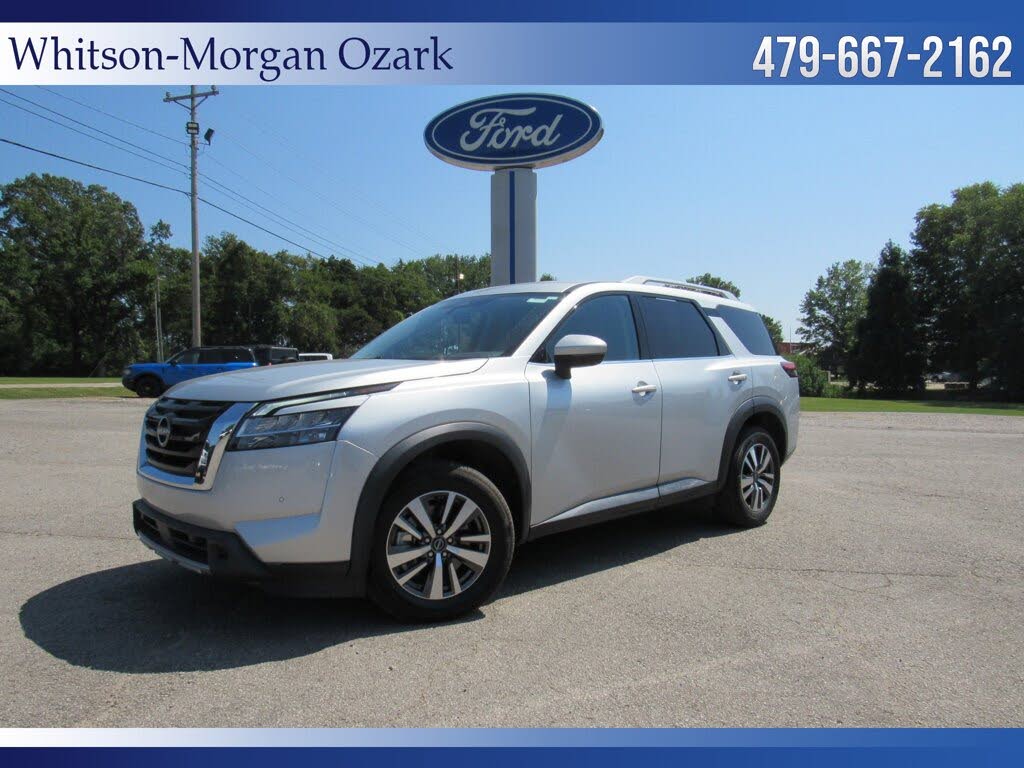 2023 Nissan Pathfinder SL FWD