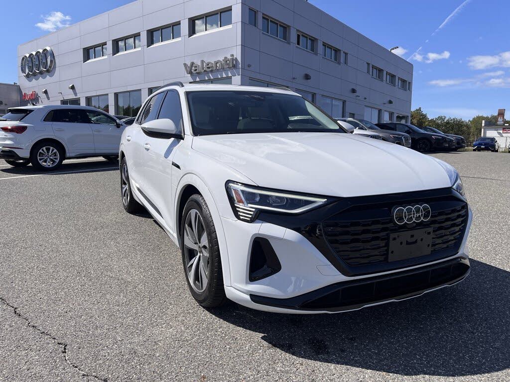 2024 Audi Q8 e-tron quattro Premium AWD