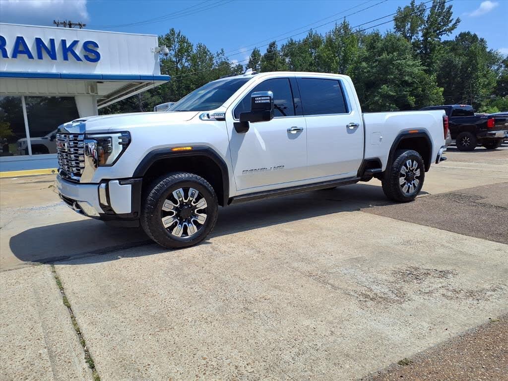 2025 GMC Sierra 2500HD Denali Crew Cab 4WD