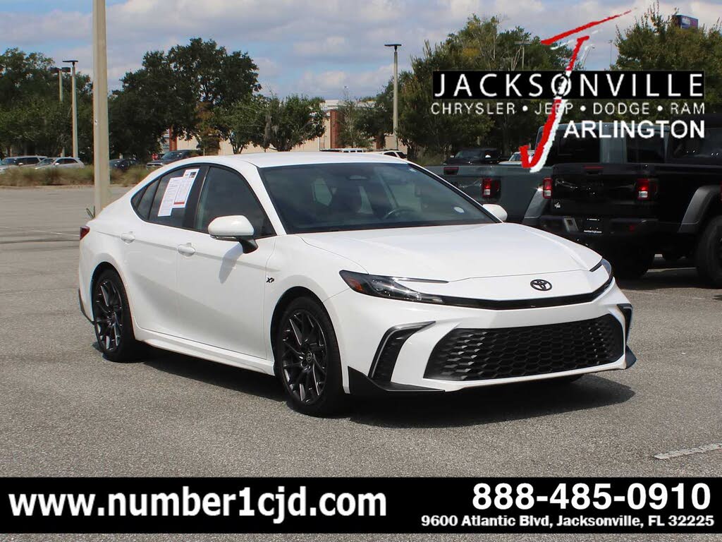 2025 Toyota Camry SE FWD