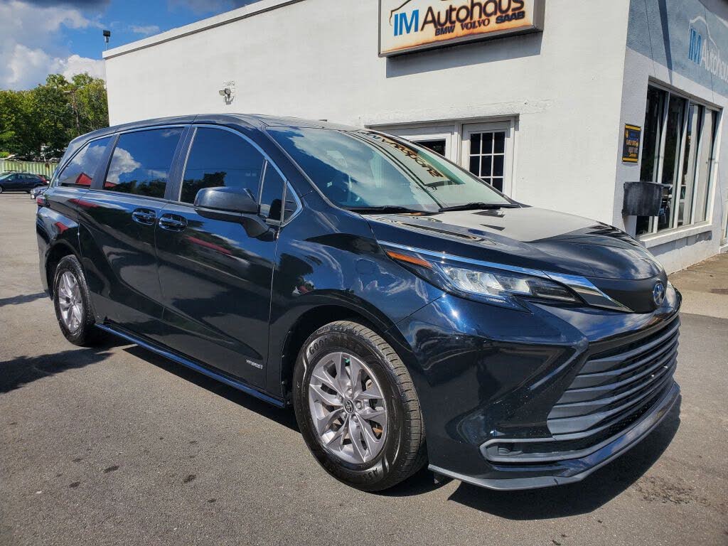 2021 Toyota Sienna LE 8-Passenger FWD