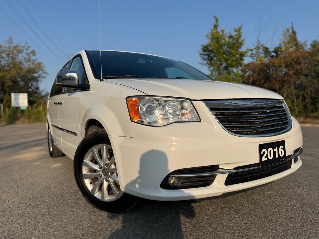 2016 Chrysler Town & Country Limited Platinum FWD