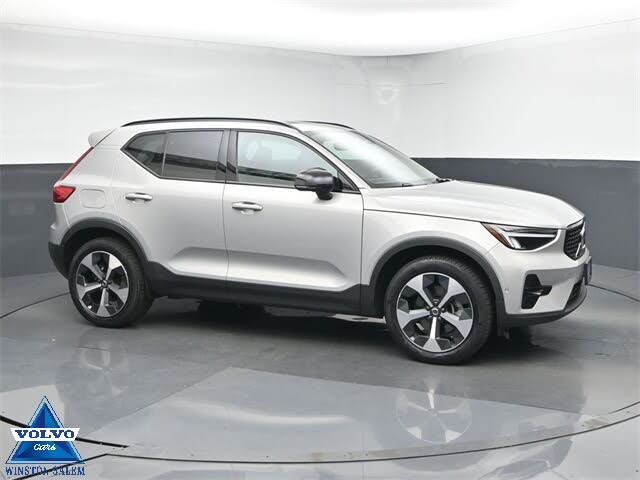2024 Volvo XC40 B5 Plus Dark Theme AWD
