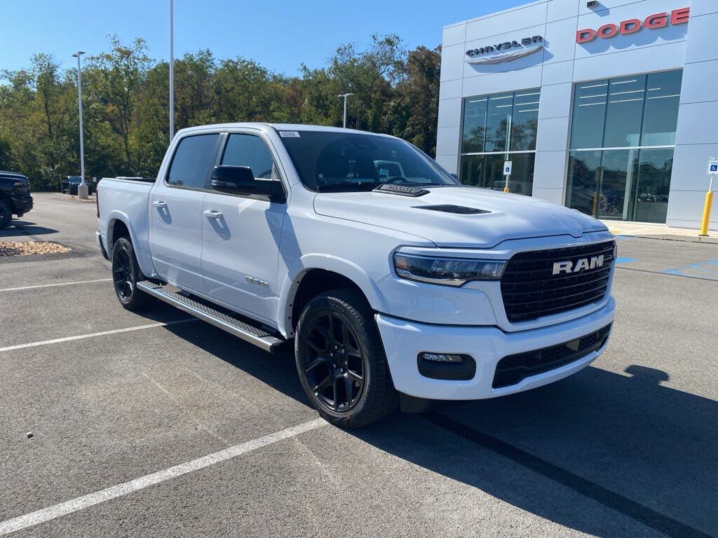 2026 RAM 1500 Laramie Crew Cab 4WD