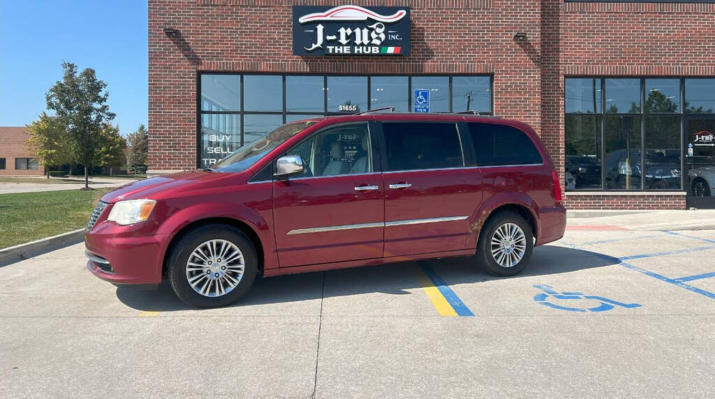 2013 Chrysler Town & Country Touring-L FWD