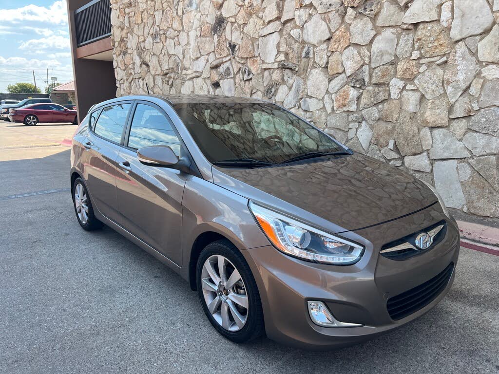 2014 Hyundai Accent GLS 4-Door Hatchback FWD