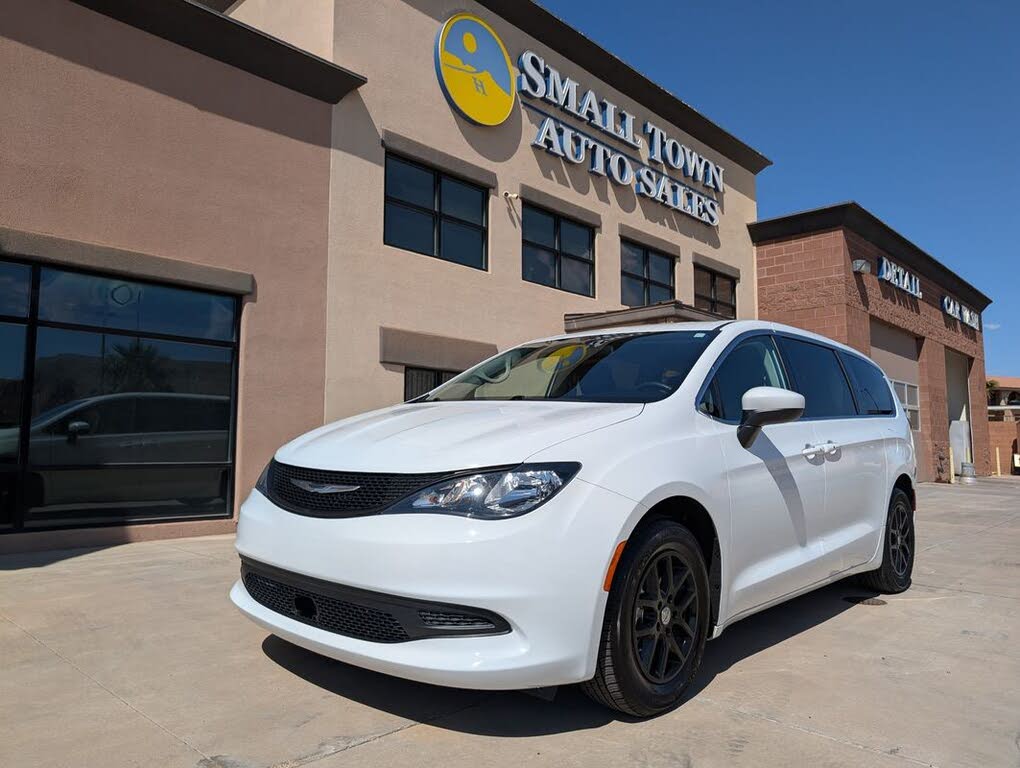 2022 Chrysler Voyager LX FWD