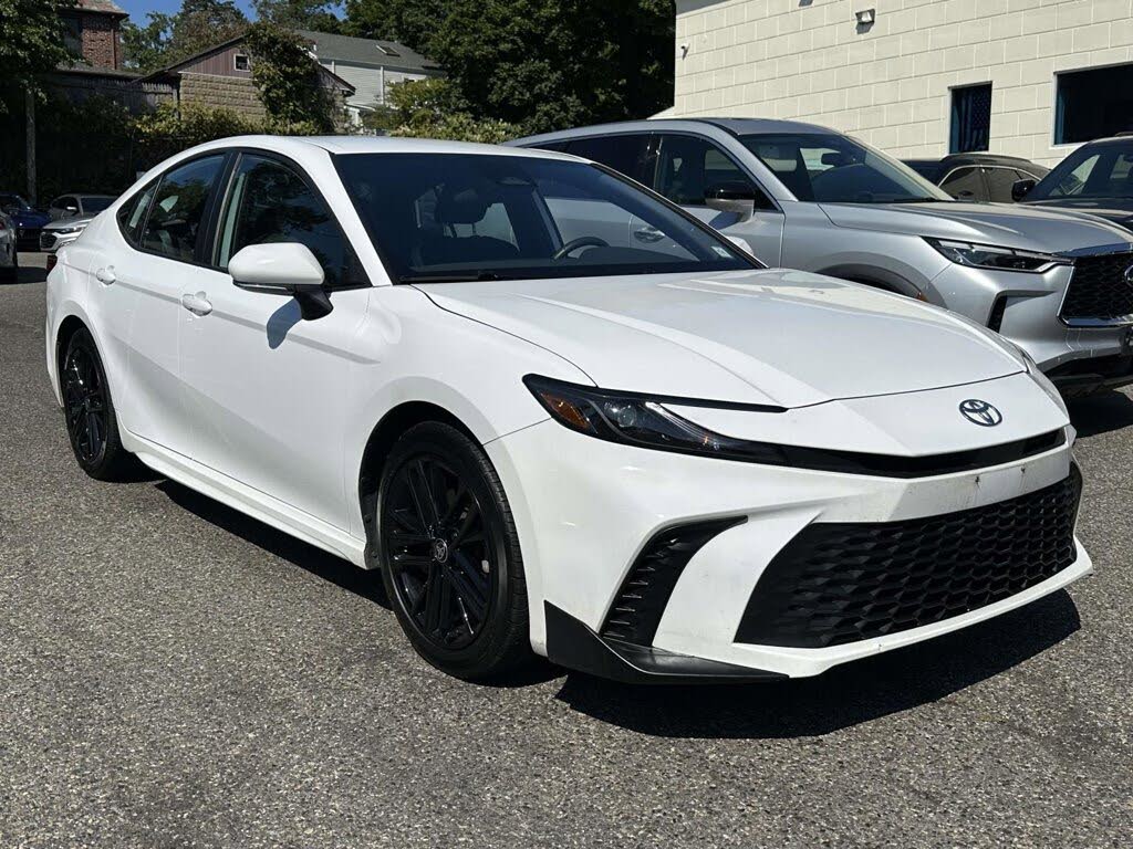 2025 Toyota Camry SE FWD